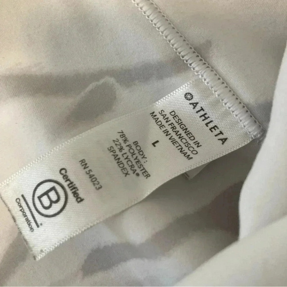 ATHLETA Salutation Stash Gray Zebra Stripe 7/8 Tight Leggings Size Large - Picture 7 of 13